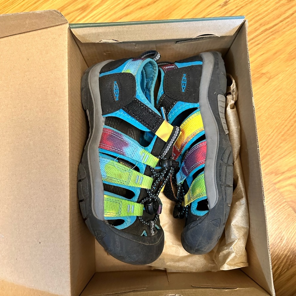 Keen Newport H2 Closed Toe Water Sandals  Blue Tie Die & Black Kids Size 3